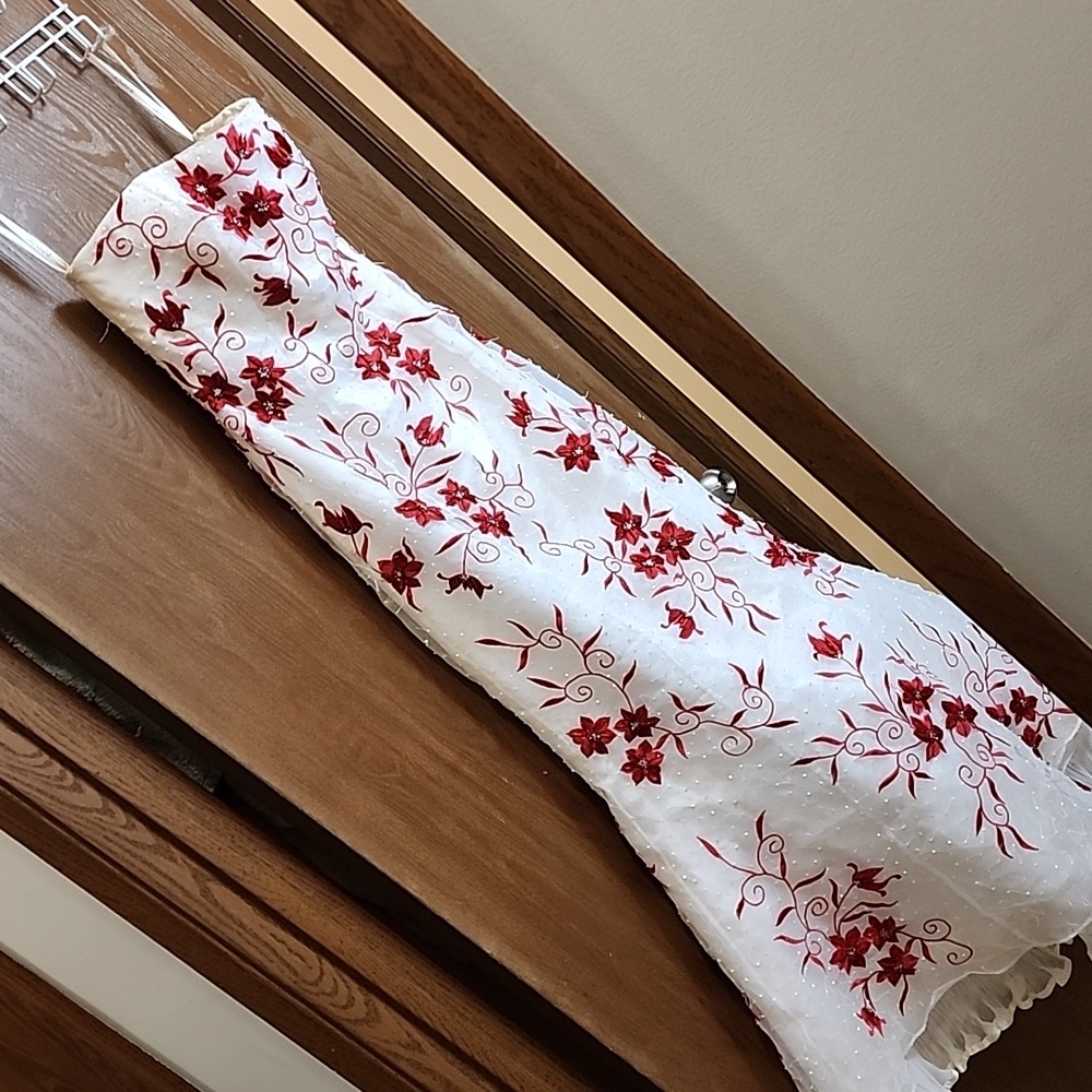 Jovani White/Red Embroidered flower Grad/Wedding strapless dress
